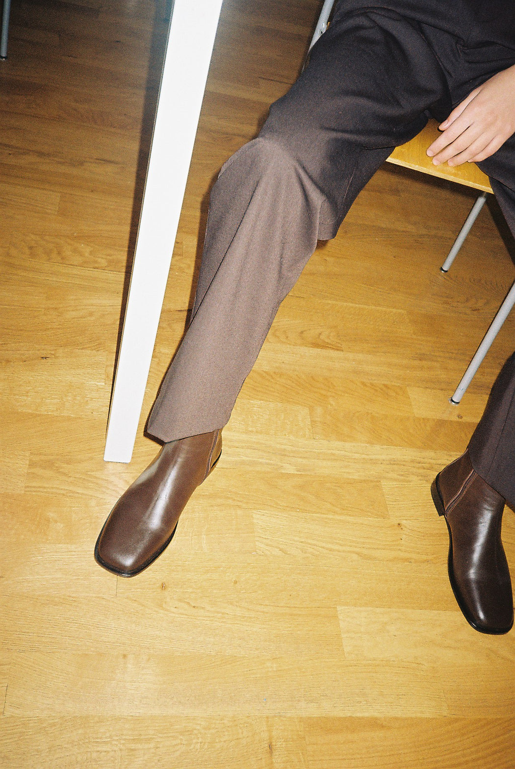 FLAT BOOTS — DARK BROWN