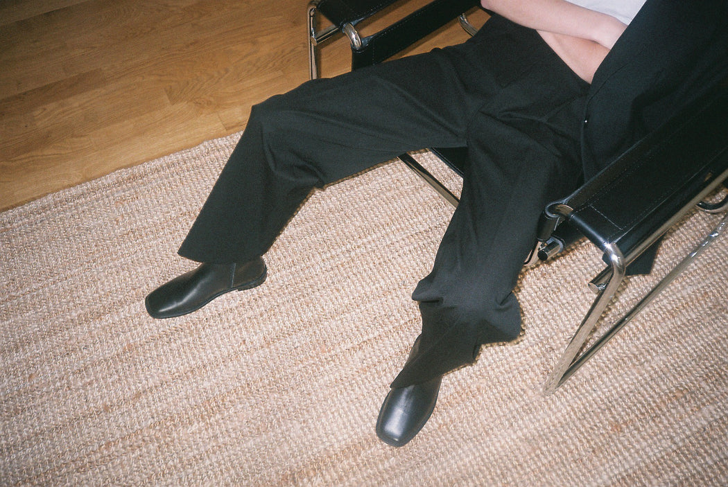 FLAT BOOTS — BLACK
