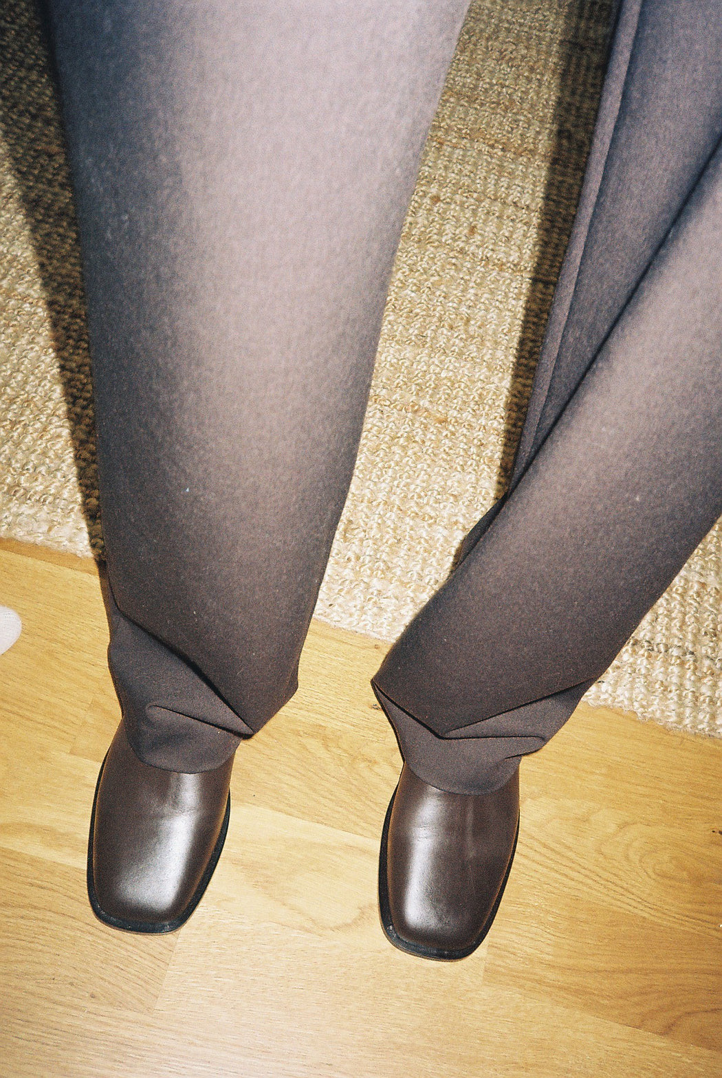 FLAT BOOTS — DARK BROWN