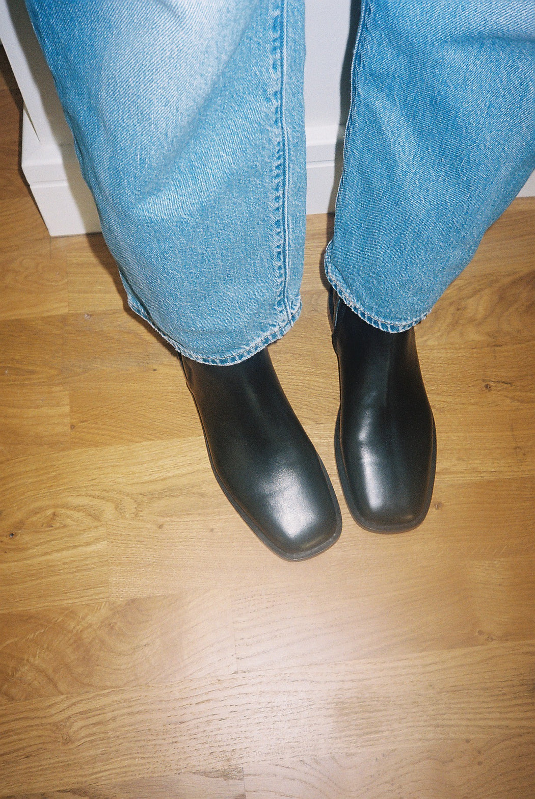 FLAT BOOTS — BLACK
