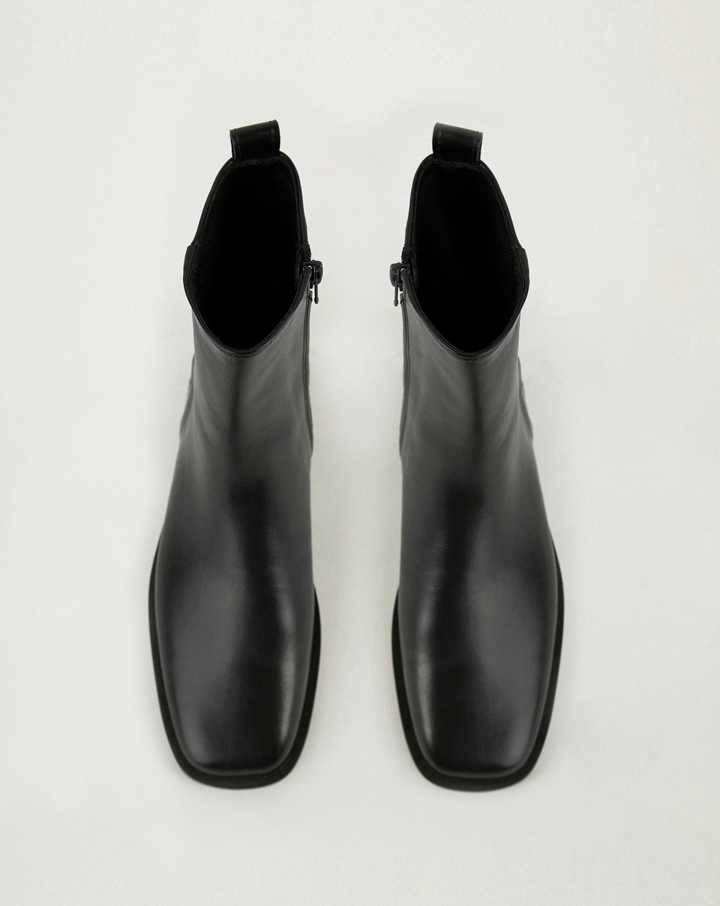 FLAT BOOTS — BLACK
