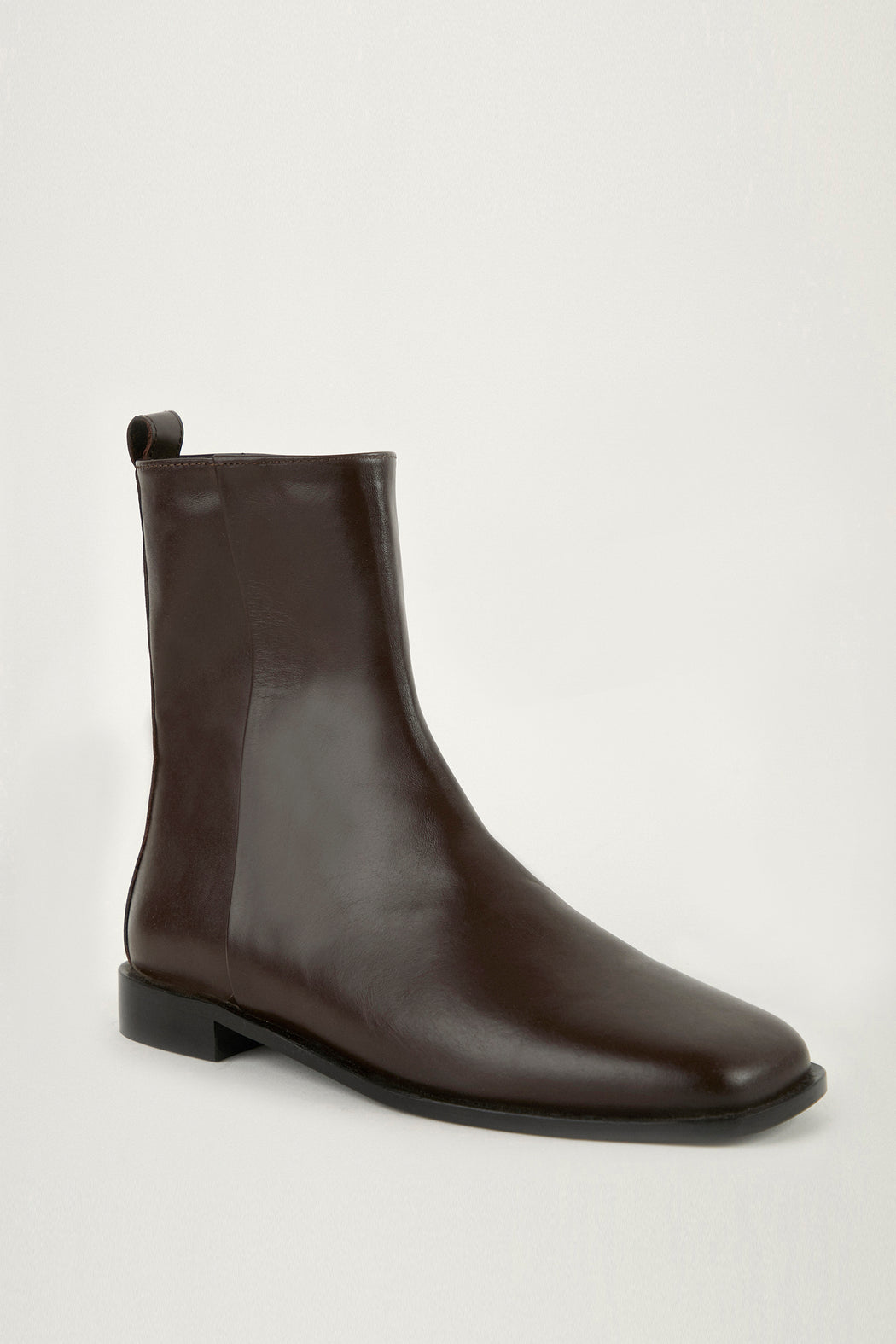 FLAT BOOTS — DARK BROWN