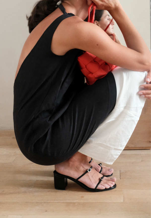 BUCKLE HEELED SANDALS | SHINY BLACK