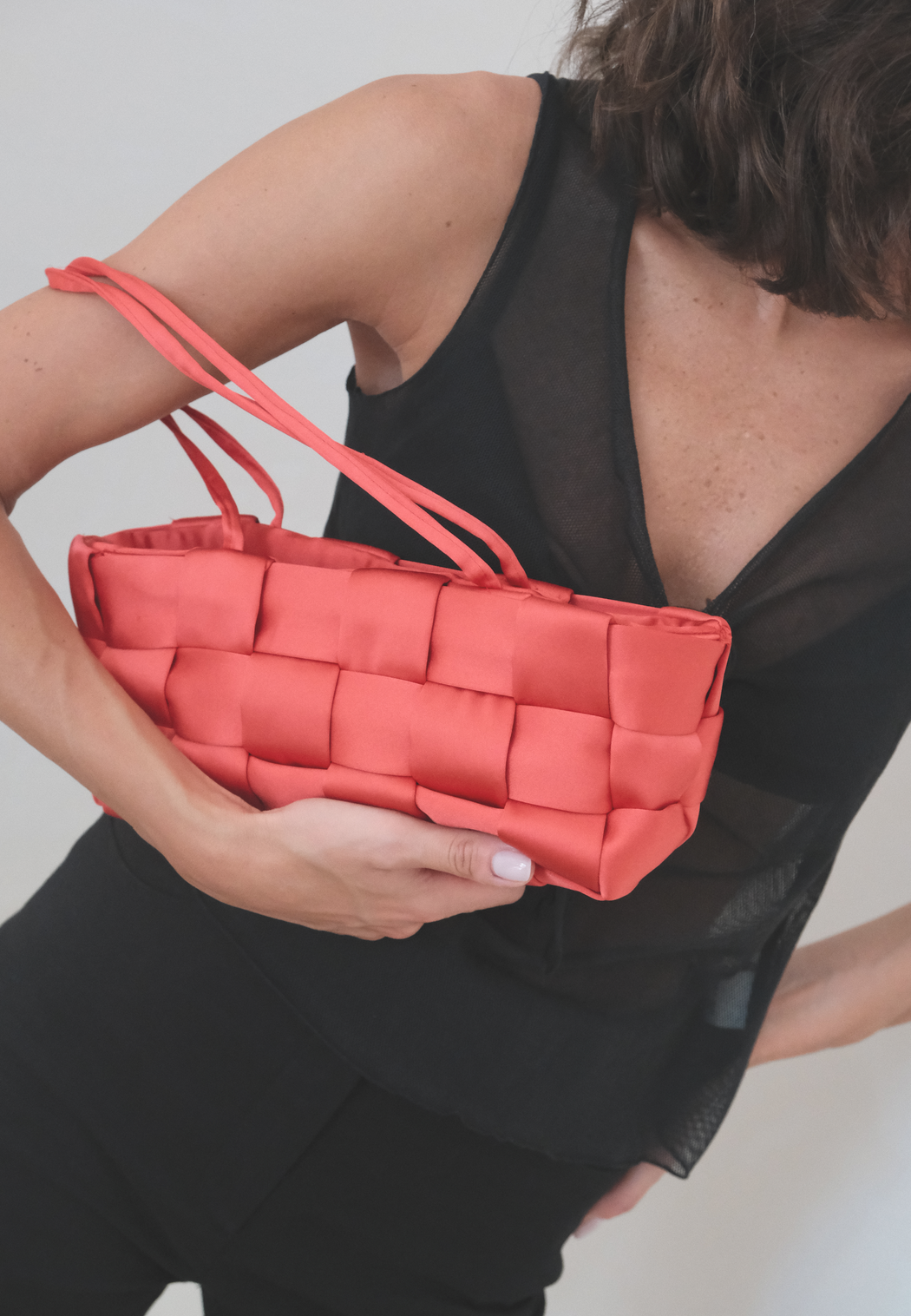 SHAKER PURSE | RED FABRIC WEAVE