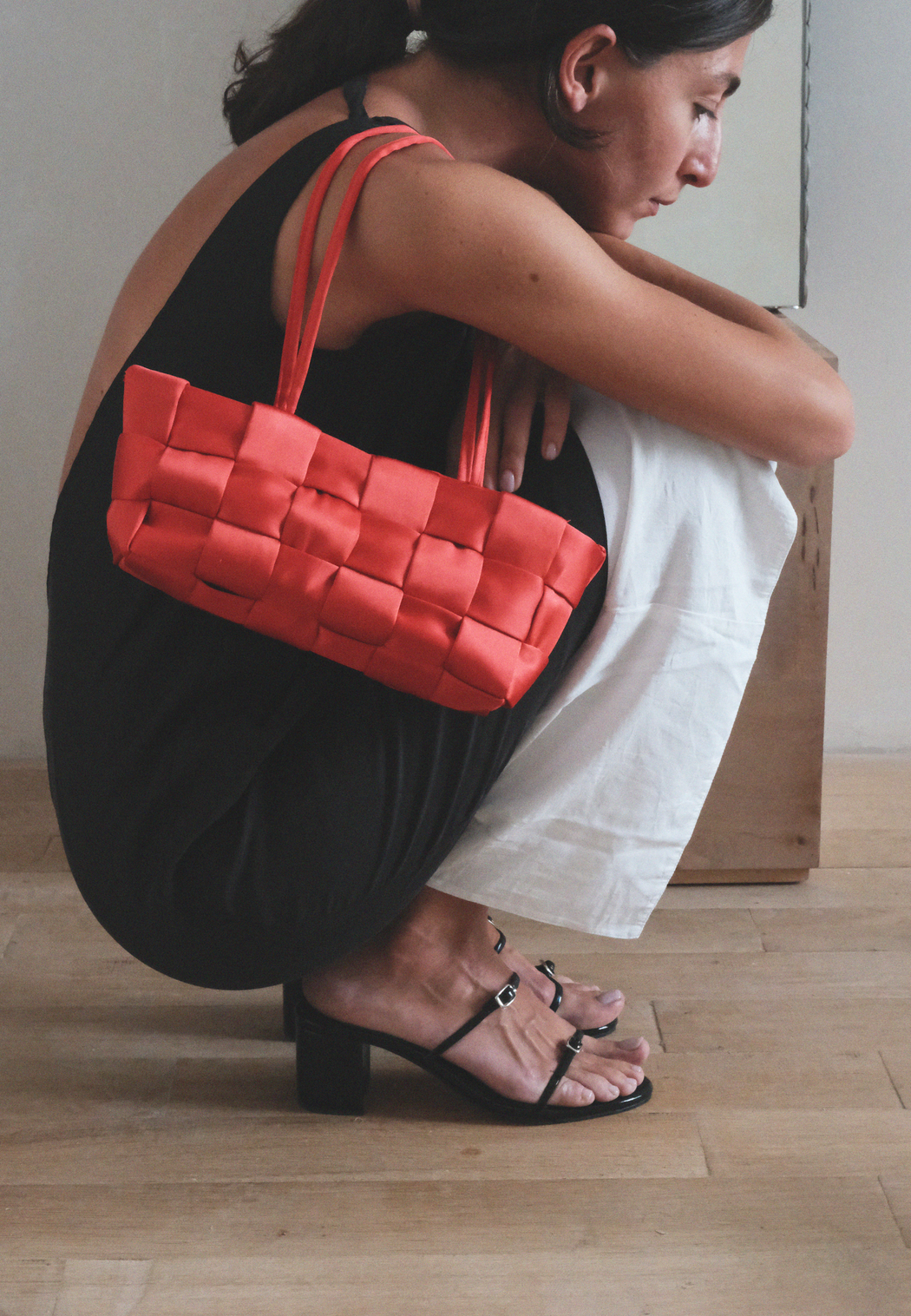 SHAKER PURSE | RED FABRIC WEAVE